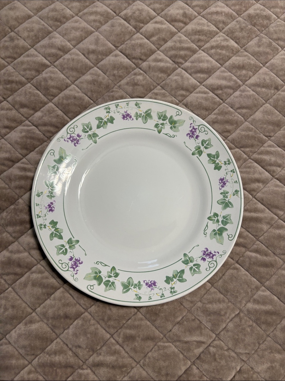 Set of 4 Gibson White Dinner Plate with Green Ivy and Purple Flowers
